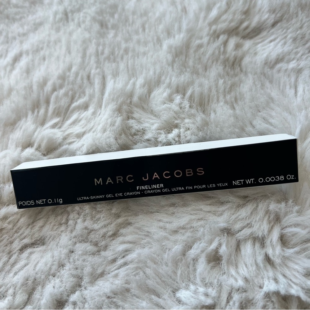 MARC JACOBS BEAUTY FINELINER ULTRA-SKINNY GEL EYE CRAYON EYELINER in Sub(Marine)